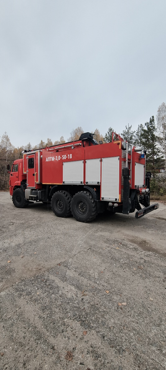 Автомобиль пенного пожаротушения с мачтой АПТМ-3,0-50-18 на шасси КАМАЗ 43118 (6х6)